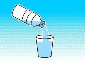 5. Пропущенная через такой импровизированный фильтр вскипяченная воду, она станет пригодной для питья!