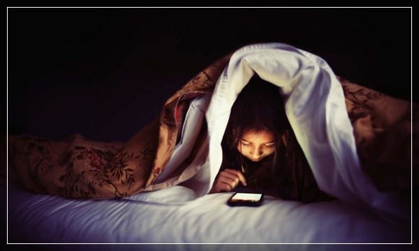 Регулируйте своё питание, особенно - перед сном. Готовьтесь ко сну заранее, уходите спать и просыпайтесь всегда в одно и то же время. За час до сна отложите телефон, планшет, выключите телевизор и компьютер. Звуки вокруг и температура воздуха также очень важны для хорошего сна. Помните, что главный враг хорошего сна - стресс, и вызывающий его гормон кортизол.