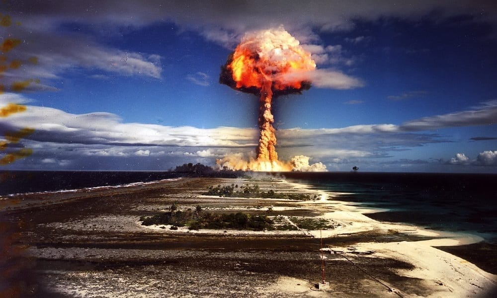 Термоядерный взрыв на атолле Фангатауфа (испытания Канопус), 1968 г. (Фото Pierre J. - Flickr.com.)