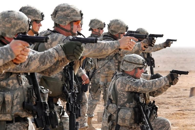 Американские армия и министерство обороны в настоящее время изучают возможность замены пистолета Beretta M9. В вооруженных силах должны также принять решение, какой калибр будет у будущего пистолета, прежний 9 мм или новые .40 или .45