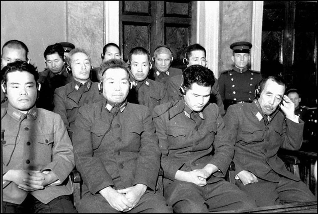 Некоторые сотрудники "Отряда 731" на судебном процессе в СССР