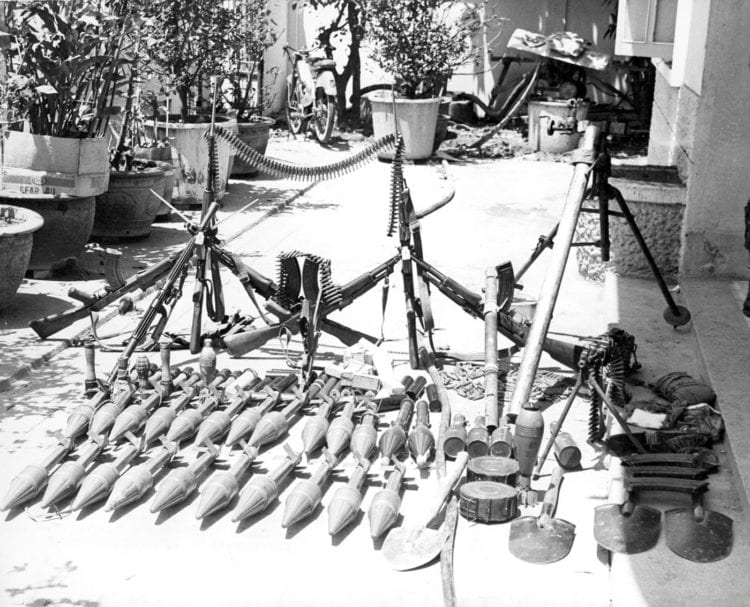 Оружие, захваченное южно-вьетнамскими войсками в 1968 году. Фото U.S. Army