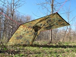 Укрытие из плащ-палатки с плоской крышей
