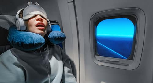 Подушка для сна в самолёте - Как подготовиться к длительному перелёту - советы специалистов - Last Day Club