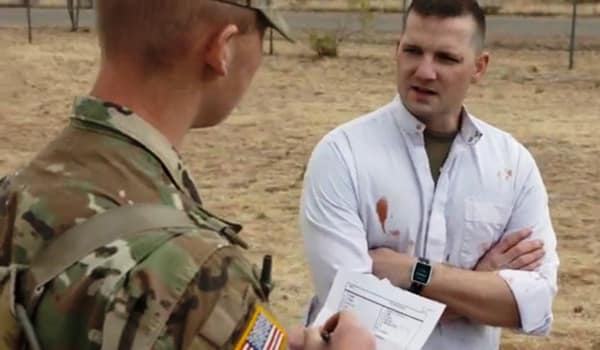 На фото: кадр из рекламного видео армии США о военной специальности MOS35М «специалист по сбору разведданных и работе с людьми».