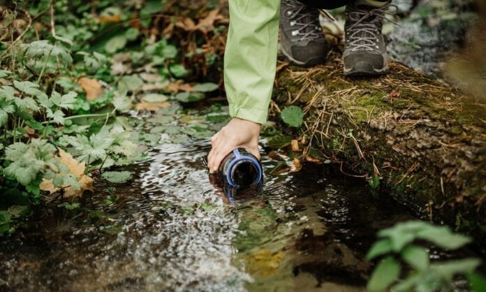 Фильтр для воды своими руками - Как отфильтровать воду с помощью песка, угля, гравия и клочков одежды - Last Day Club Фильтр для воды своими руками - Как отфильтровать воду с помощью песка, угля, гравия и клочков одежды
