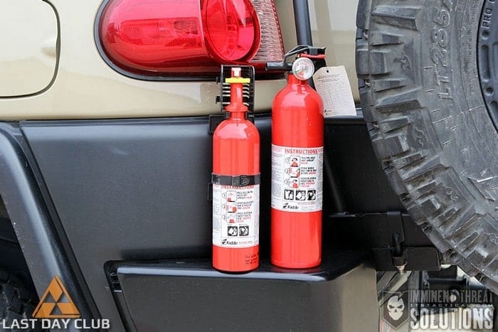 Автомобильный огнетушитель - Зимний аварийный комплект для автомобиля 13 необходимых вещей и навыков