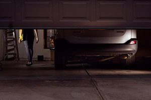Оставлять пульт от гаража в машине, оставленной снаружи - Организация безопасности дома - 9 наиболее популярных ошибок