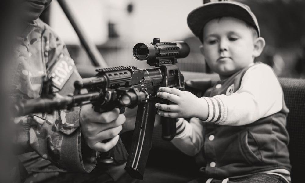 Зачем учить детей стрелять