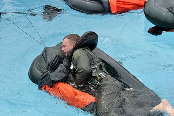 Тренинг лётного состава по выживанию в воде - SERE американская военная программа подготовки к выживанию