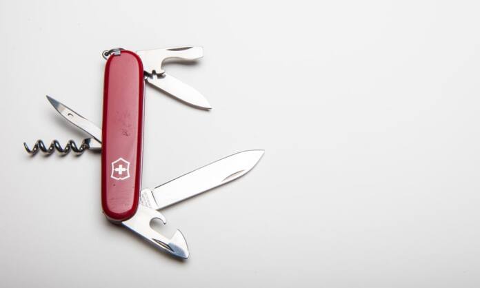 Швейцарский нож Victorinox - Что делать, если на него попадёт вода Является ли нож водонепроницаемым - Last Day Club Швейцарский нож Victorinox - Что делать, если на него попадёт вода Является ли нож водонепроницаемым