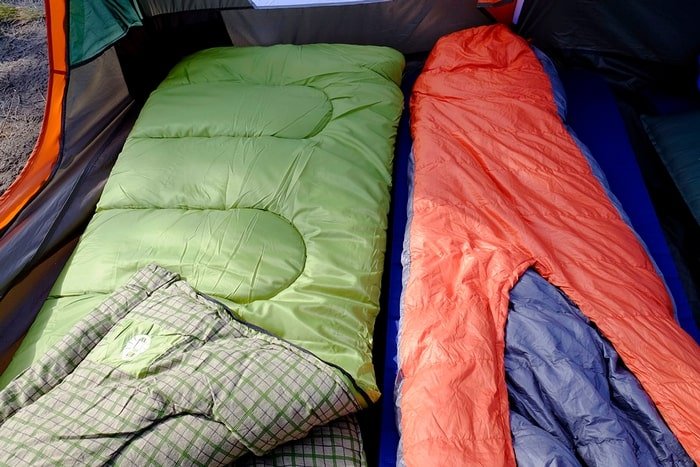 форма спальника кокон или прямоугольник - как выбрать спальный мешок для кемпинга