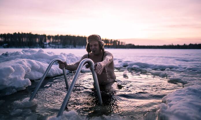 Купание в проруби - Полезно ли плавать в ледяной воде - Last Day Club Купание в проруби - Полезно ли плавать в ледяной воде